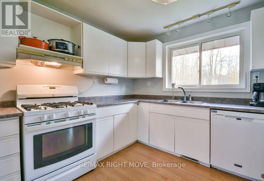 3811 Leo Crescent, Ramara, Ontario  L3V 0L1 - Photo 13 - S12885608