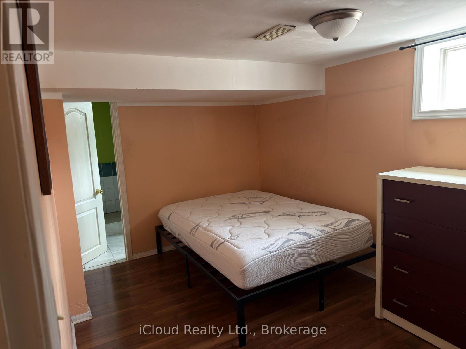 3587 Ashcroft Crescent, Mississauga, Ontario  L5C 2E6 - Photo 6 - W12885558