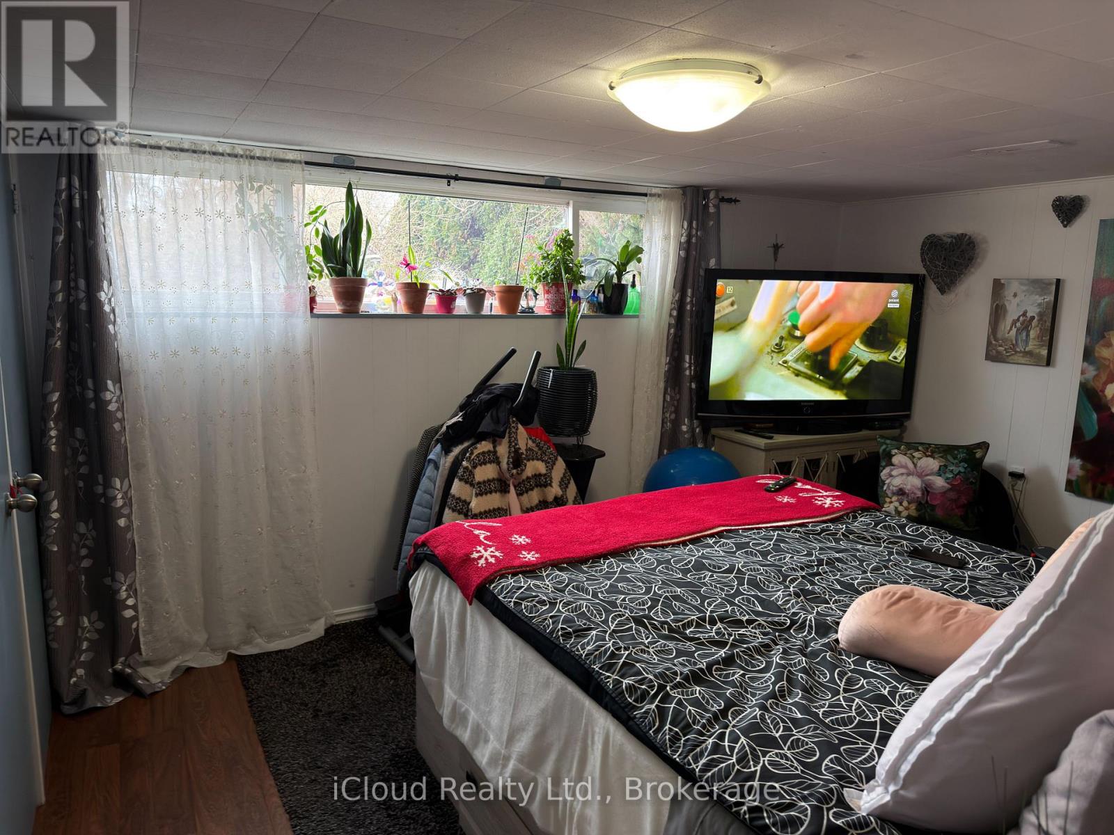 3587 Ashcroft Crescent, Mississauga, Ontario  L5C 2E6 - Photo 8 - W12885558