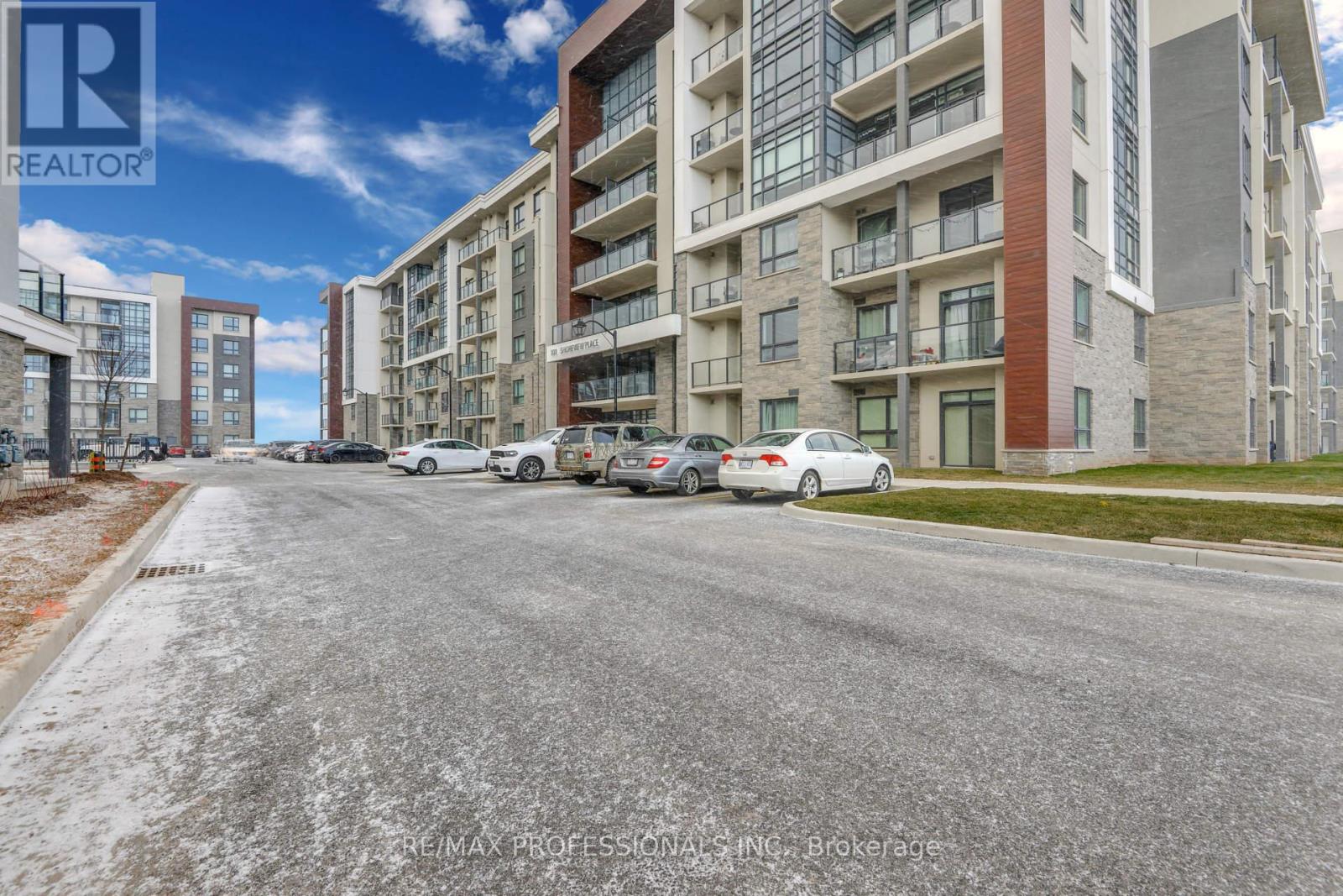 124 - 101 Shoreview Place, Hamilton, Ontario  L8E 0K2 - Photo 2 - X12885582