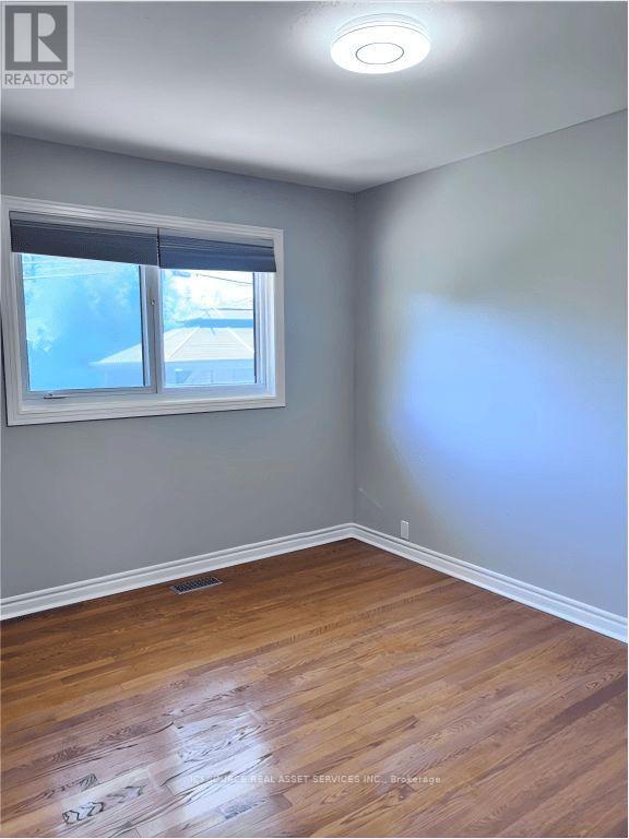 8 Vanson Avenue, Ottawa, Ontario  K2E 6A8 - Photo 12 - X12885596