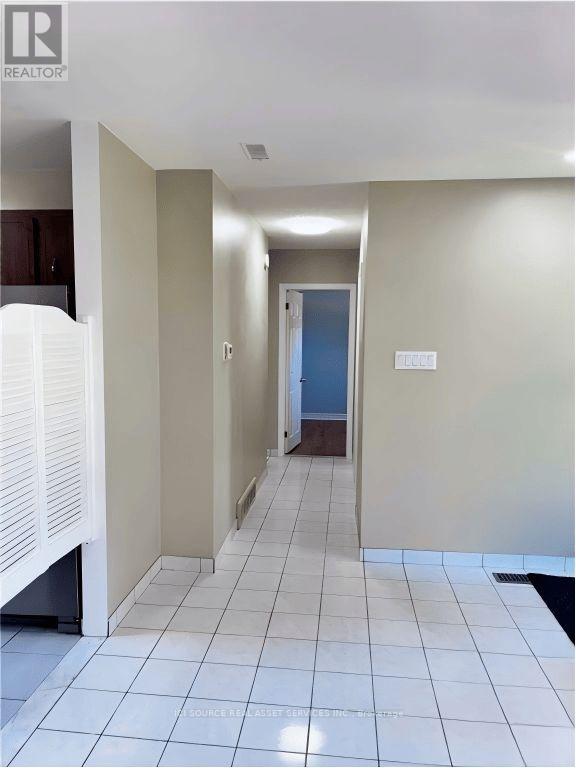 8 Vanson Avenue, Ottawa, Ontario  K2E 6A8 - Photo 4 - X12885596