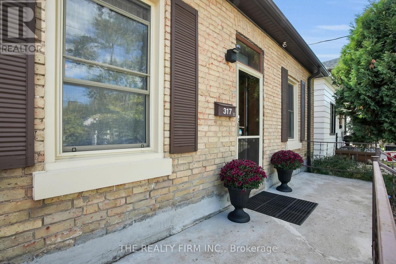 317 Simcoe Street, London East, Ontario  N6B 1J4 - Photo 3 - X12885628