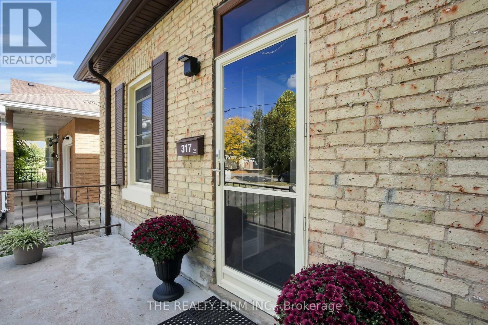 317 Simcoe Street, London East, Ontario  N6B 1J4 - Photo 4 - X12885628