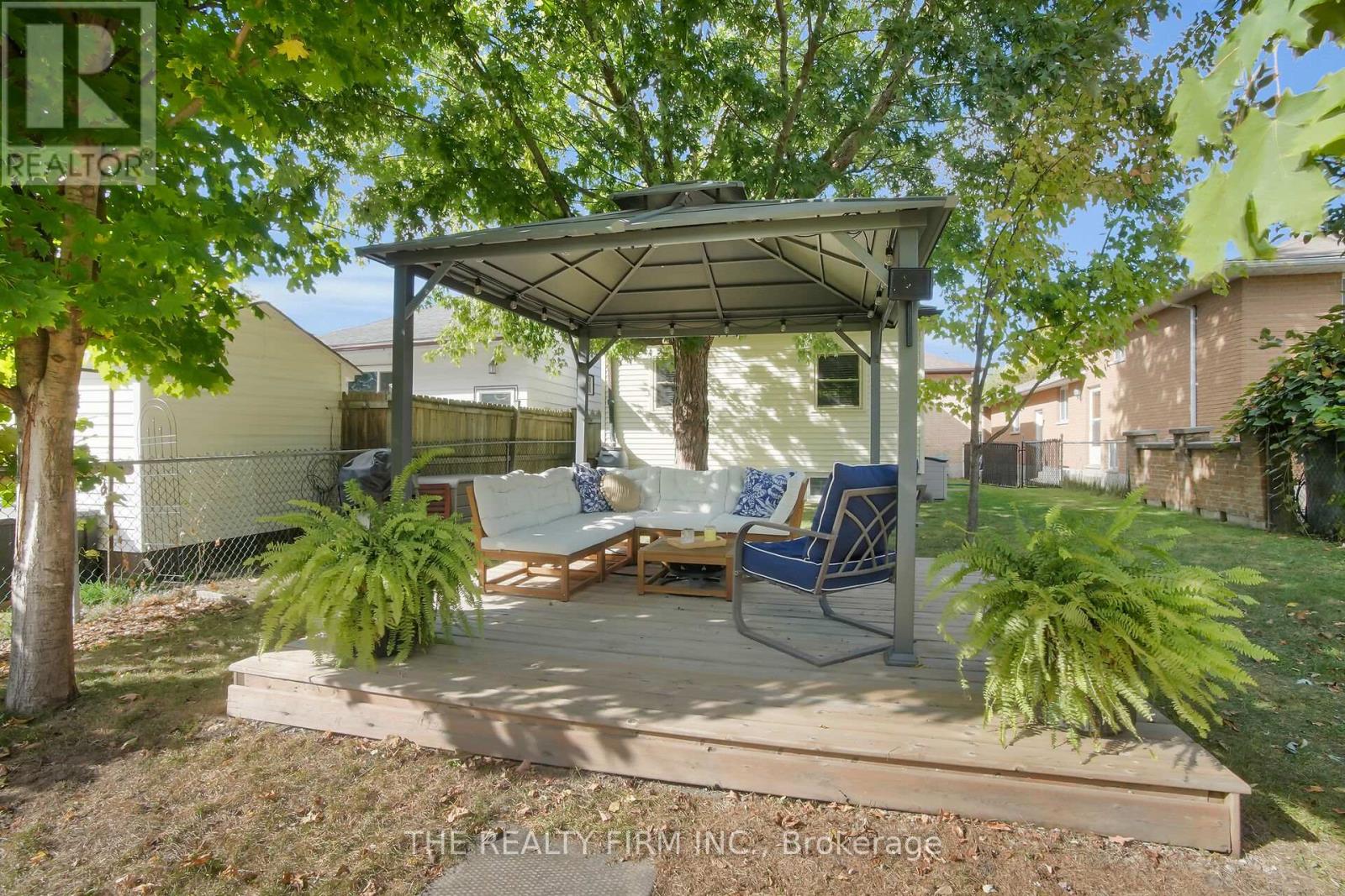 Photo 42 of 43 for 317 Simcoe Street