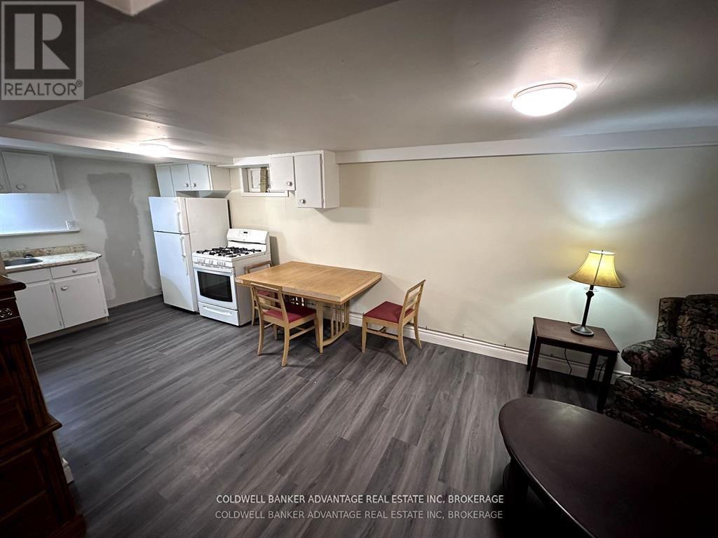 44 Albert Street, Welland, Ontario  L3B 4L2 - Photo 3 - X12885622