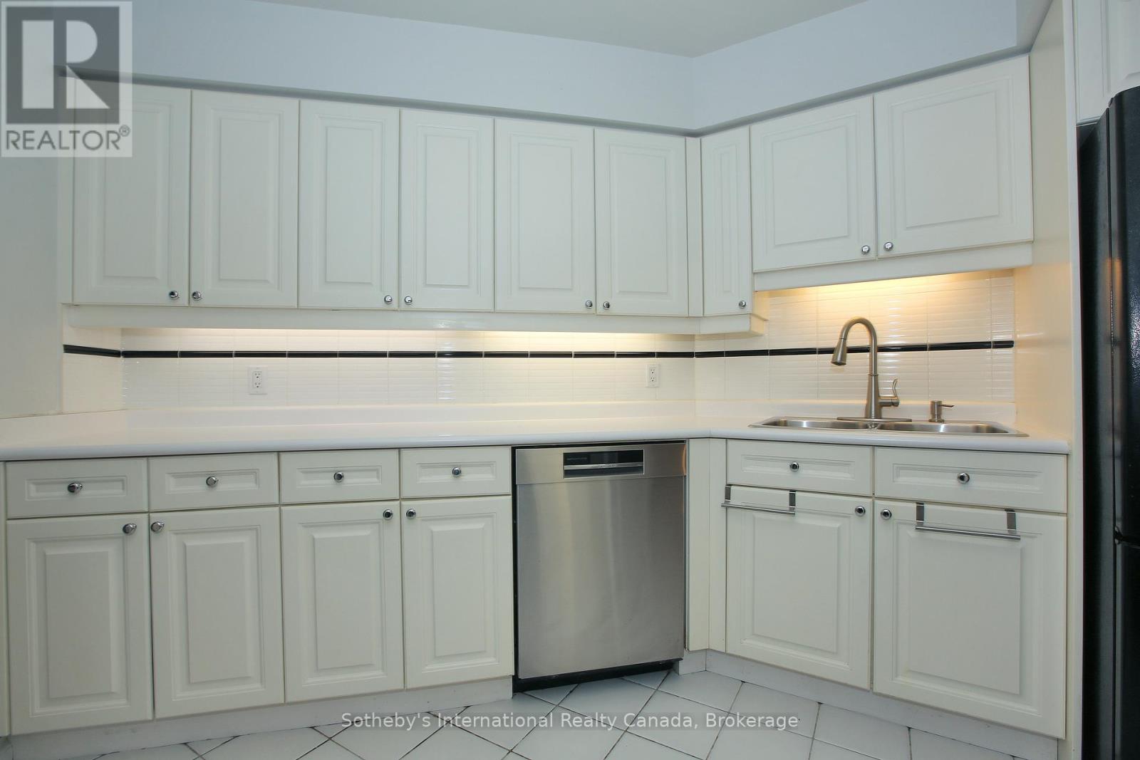 2808 - 1 Palace Pier Court, Toronto, Ontario M8V 3W9 - Photo 13 - W12885638