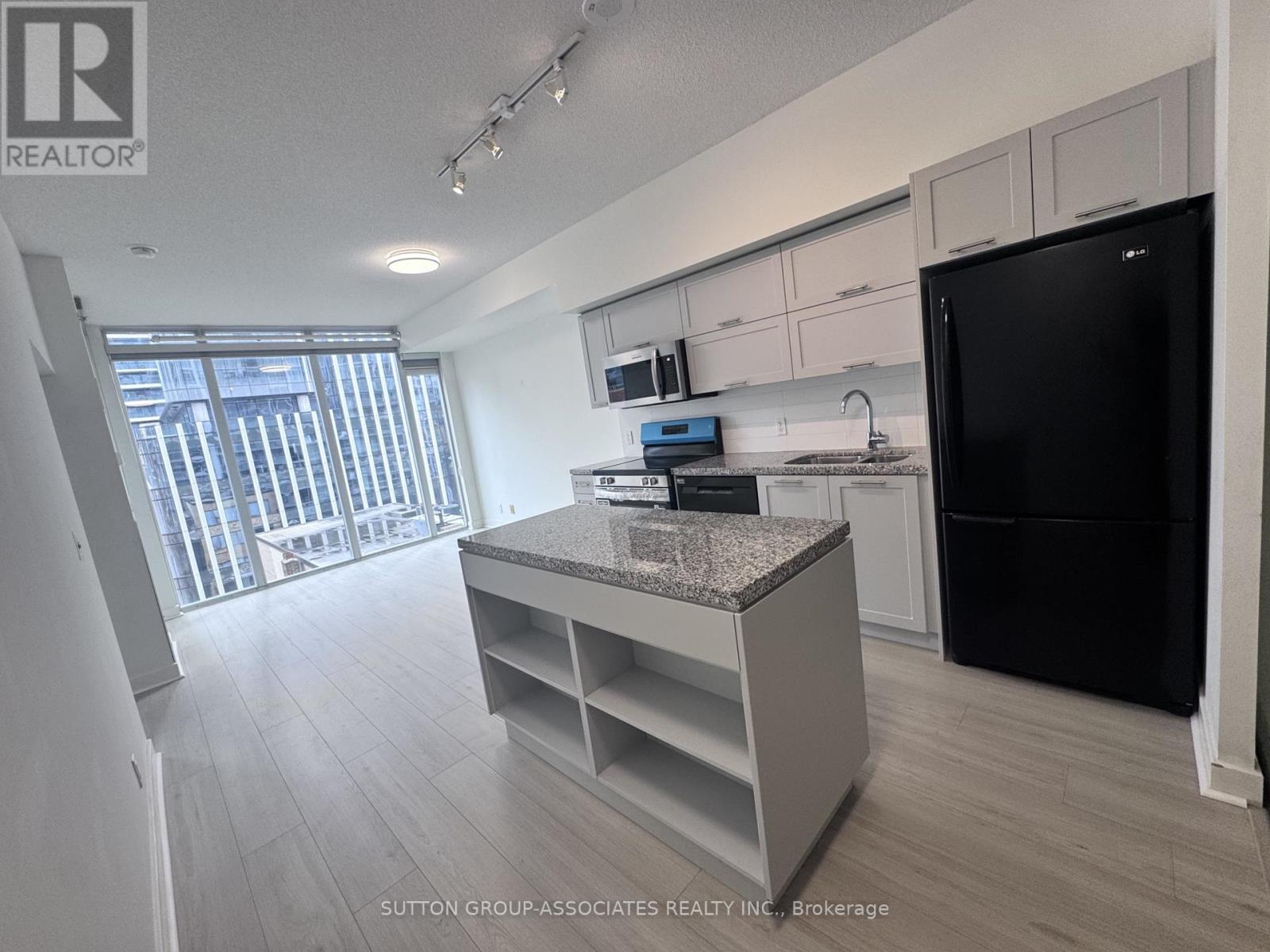 730 - 21 Nelson Street, Toronto, Ontario  M5V 3H9 - Photo 2 - C12885616