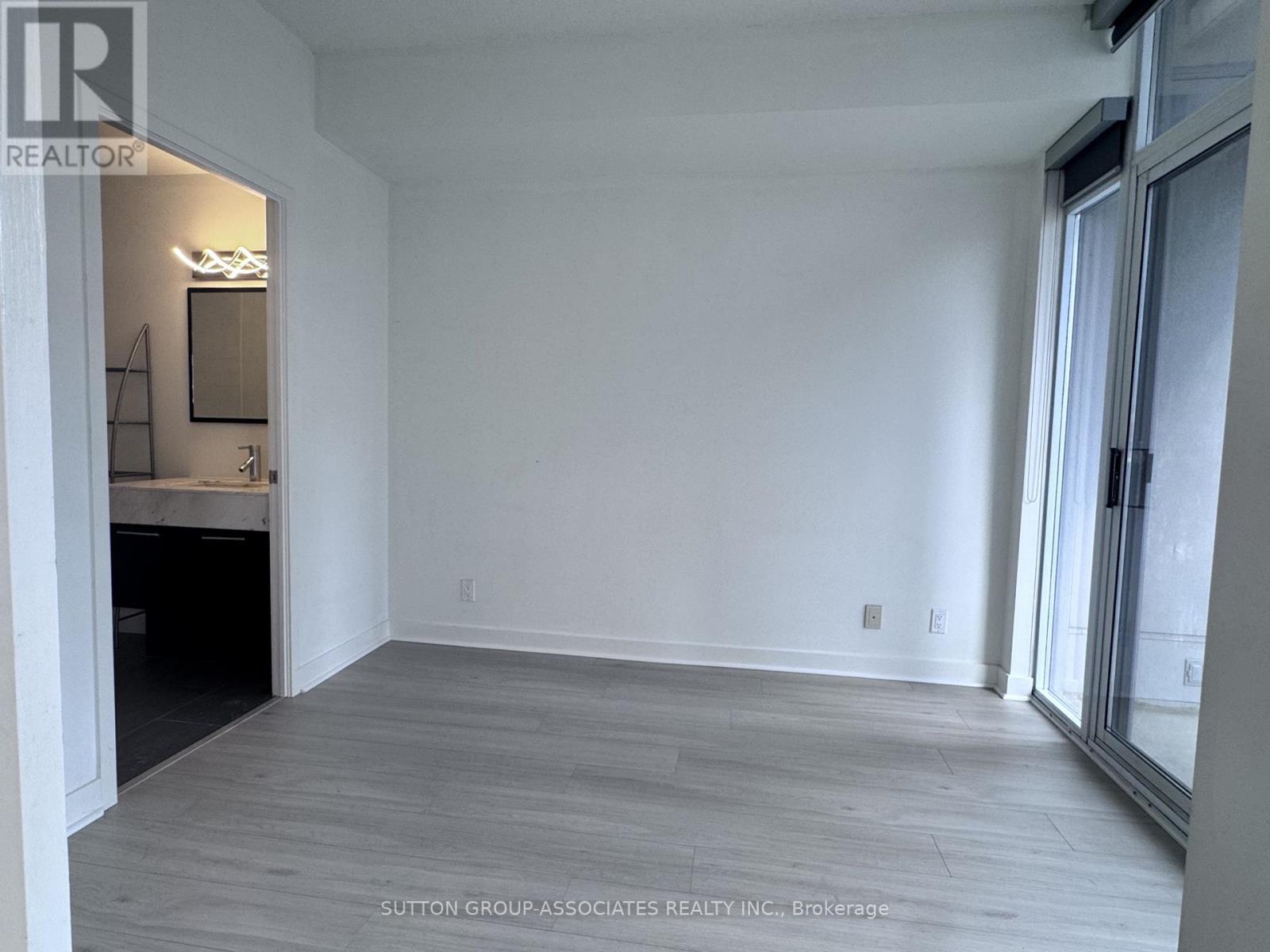 730 - 21 Nelson Street, Toronto, Ontario  M5V 3H9 - Photo 4 - C12885616