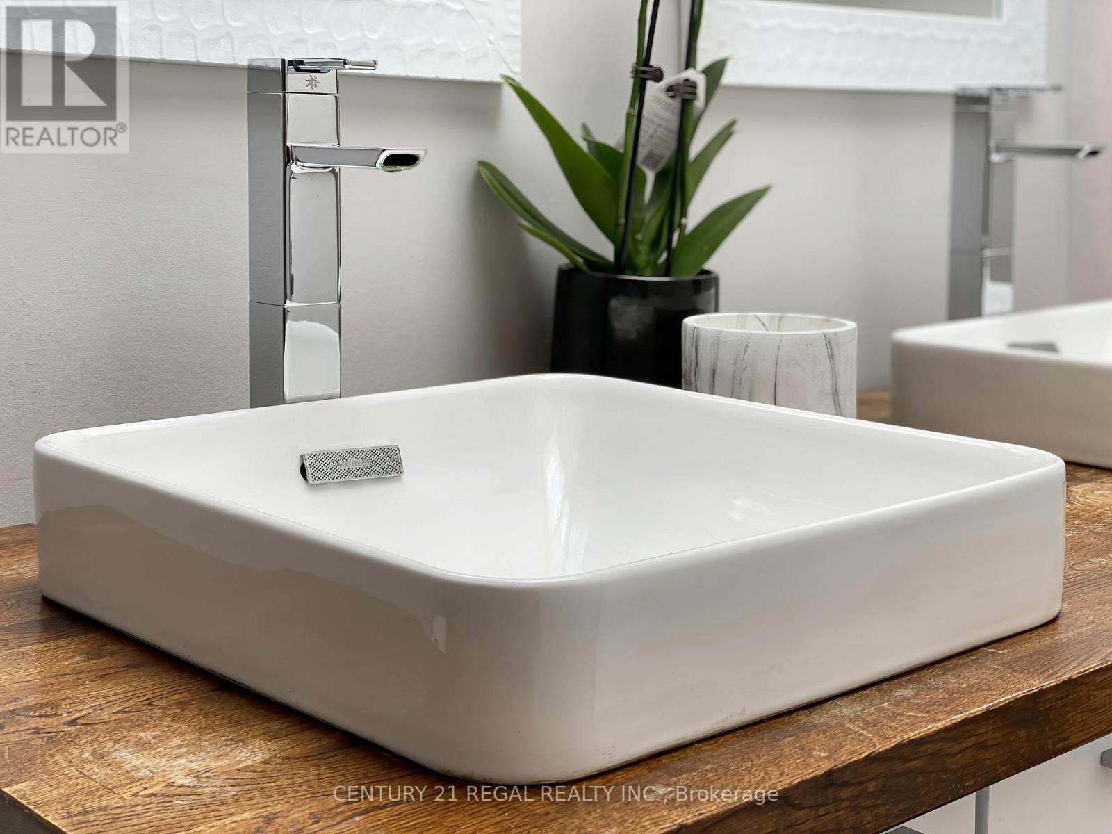 48 Michener Court, Toronto (Niagara), Ontario  M6J 3R6 - Photo 34 - C12885642