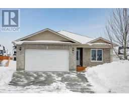 22 CODE CRESCENT, Smiths Falls, Ontario