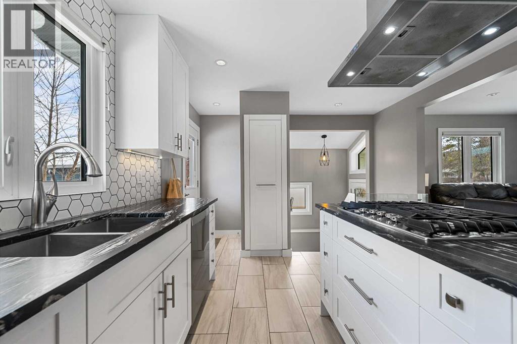 7928 36 Avenue Nw, Calgary, Alberta  T3B 1V7 - Photo 11 - A2292887