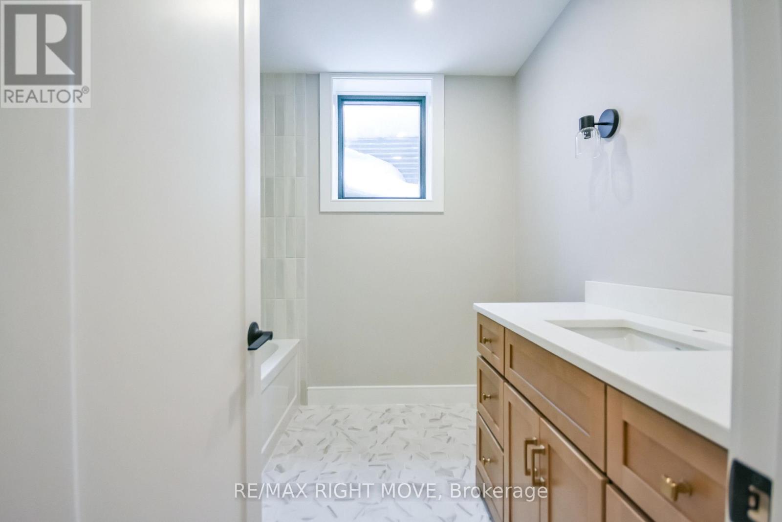 1366 Cambrian Road, Severn, Ontario  L3V 0W5 - Photo 34 - S12885636