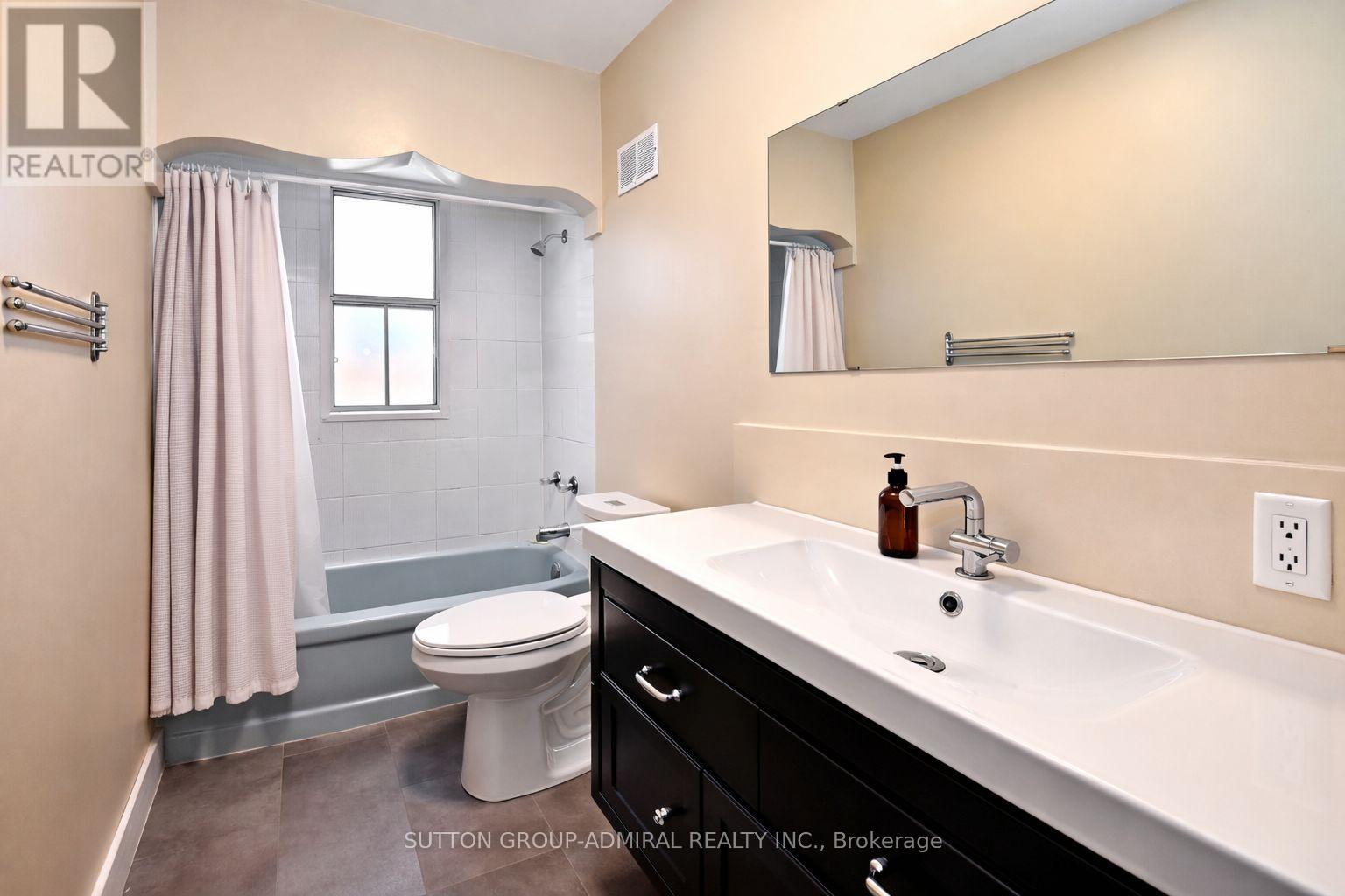 58 Harlow Crescent, Toronto, Ontario  M9V 2Y5 - Photo 21 - W12865236