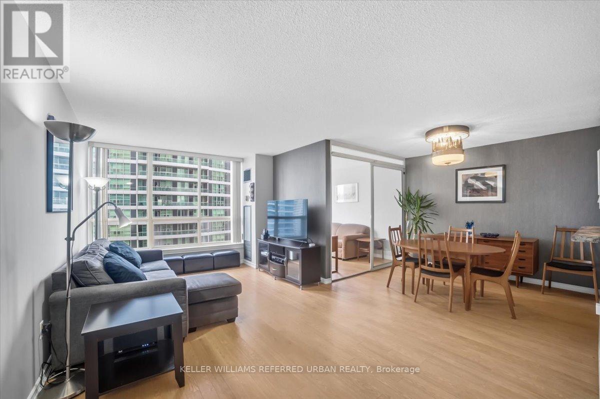 910 - 55 Elm Drive W, Mississauga, Ontario  L5B 3Z3 - Photo 2 - W12885612