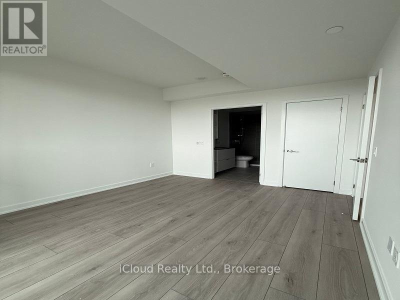 517 - 1 Fairview Road E, Mississauga, Ontario  L5A 0B4 - Photo 8 - W12885630