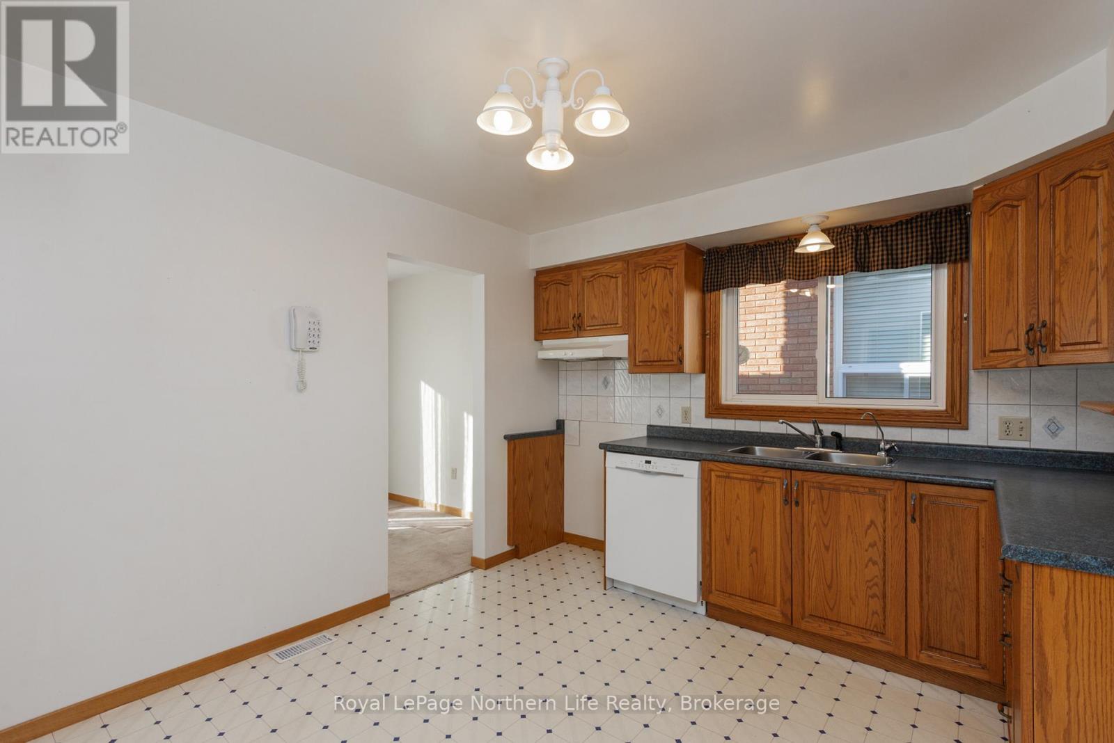 74 Belleview Crescent, North Bay, Ontario  P1B 8T7 - Photo 13 - X12885614