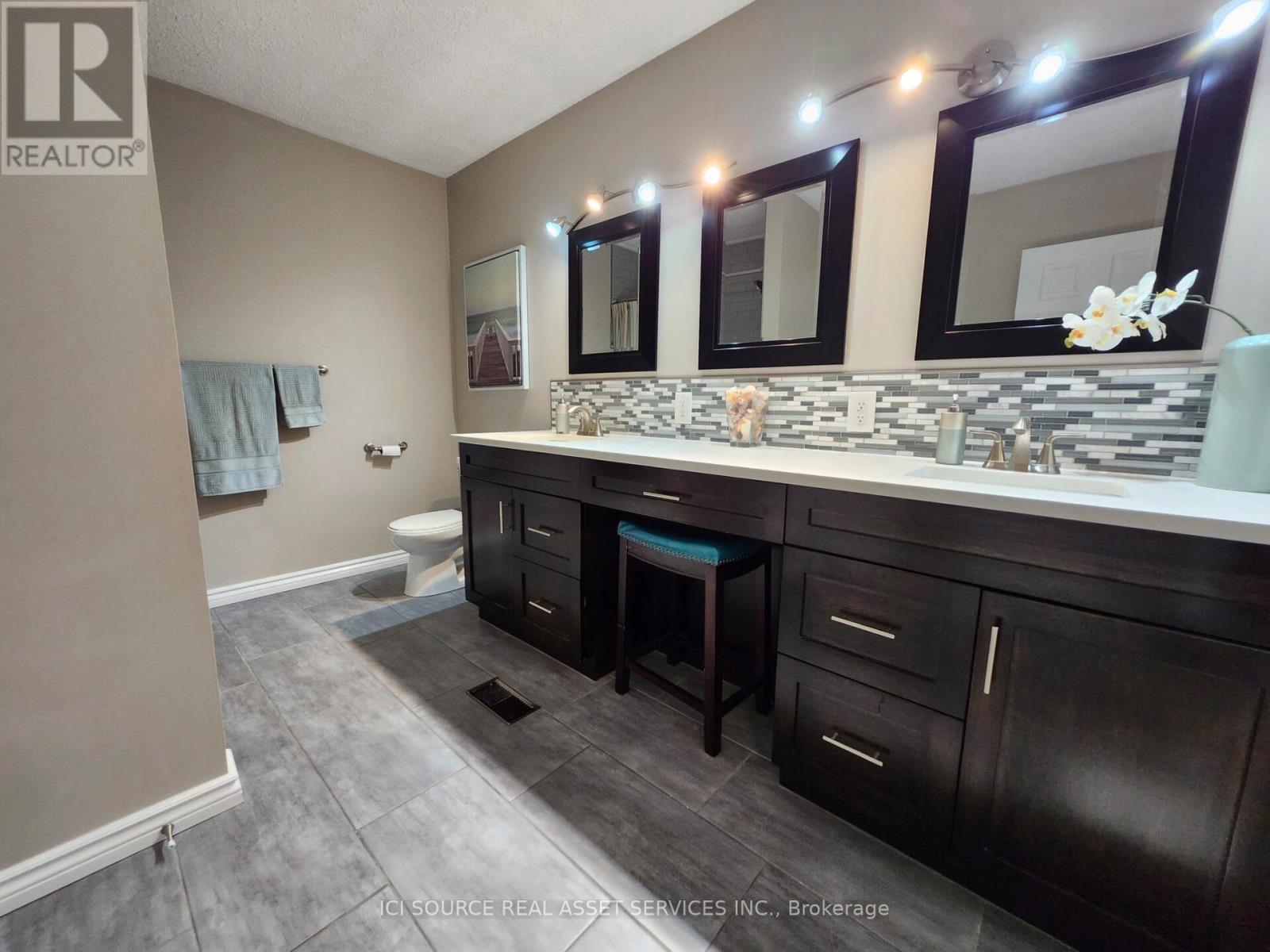 Unknown Address, ,    - Photo 13 - X12885624