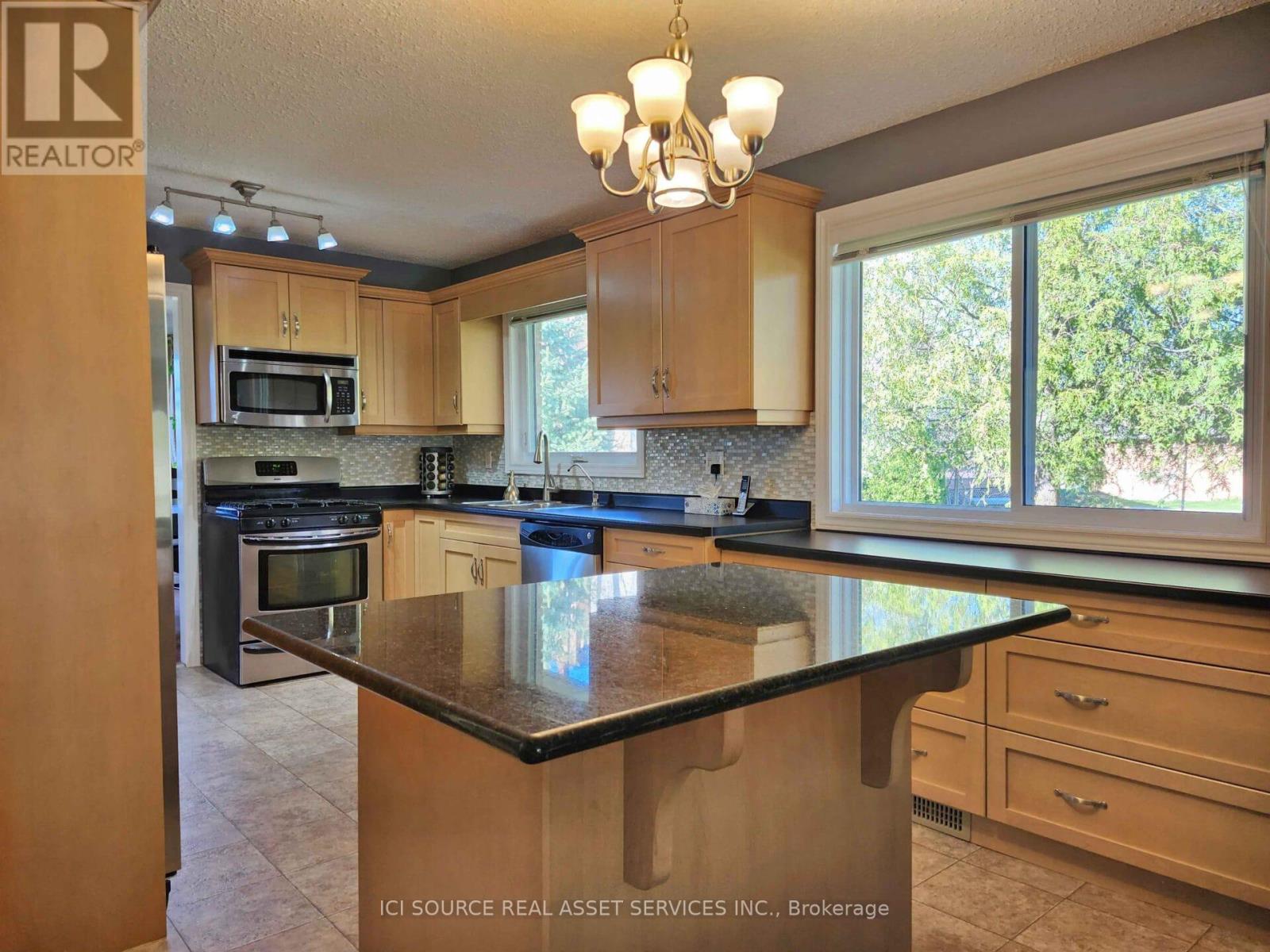 Unknown Address, ,    - Photo 20 - X12885624