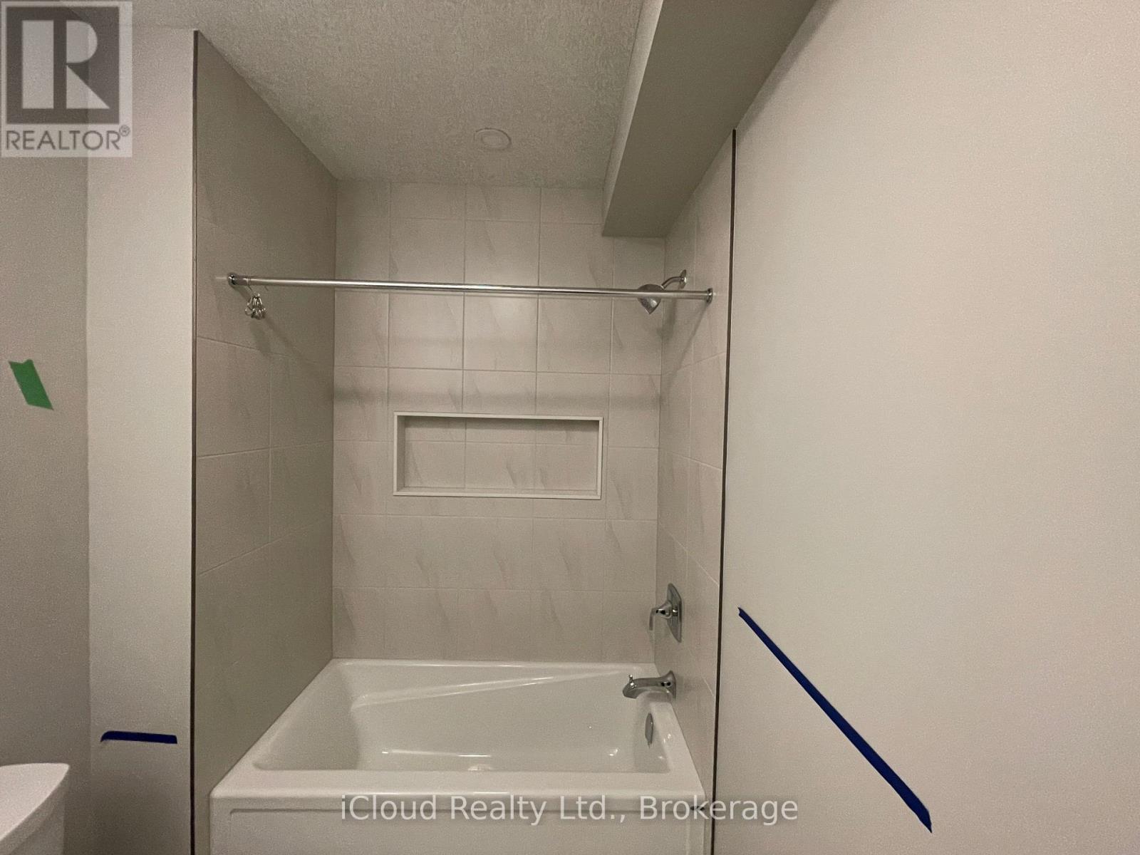 Lower - 27 Hollybrook Trail, Kitchener, Ontario  N2R 1M2 - Photo 10 - X12885632