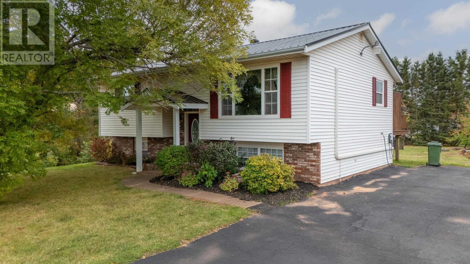 37 Robertson Road, East Royalty, Prince Edward Island  C1C 1K6 - Photo 3 - 202604608