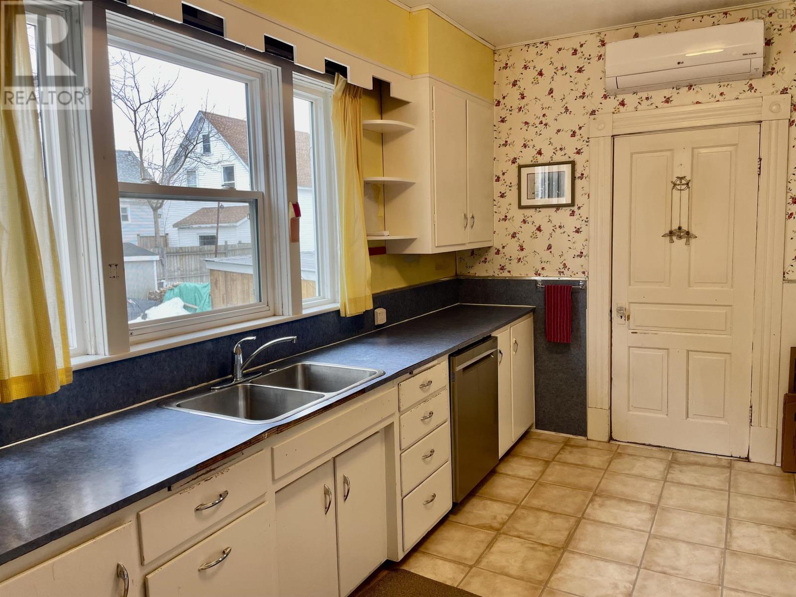 349 Townsend Street, Sydney, Nova Scotia  B1P 5G1 - Photo 7 - 202604595