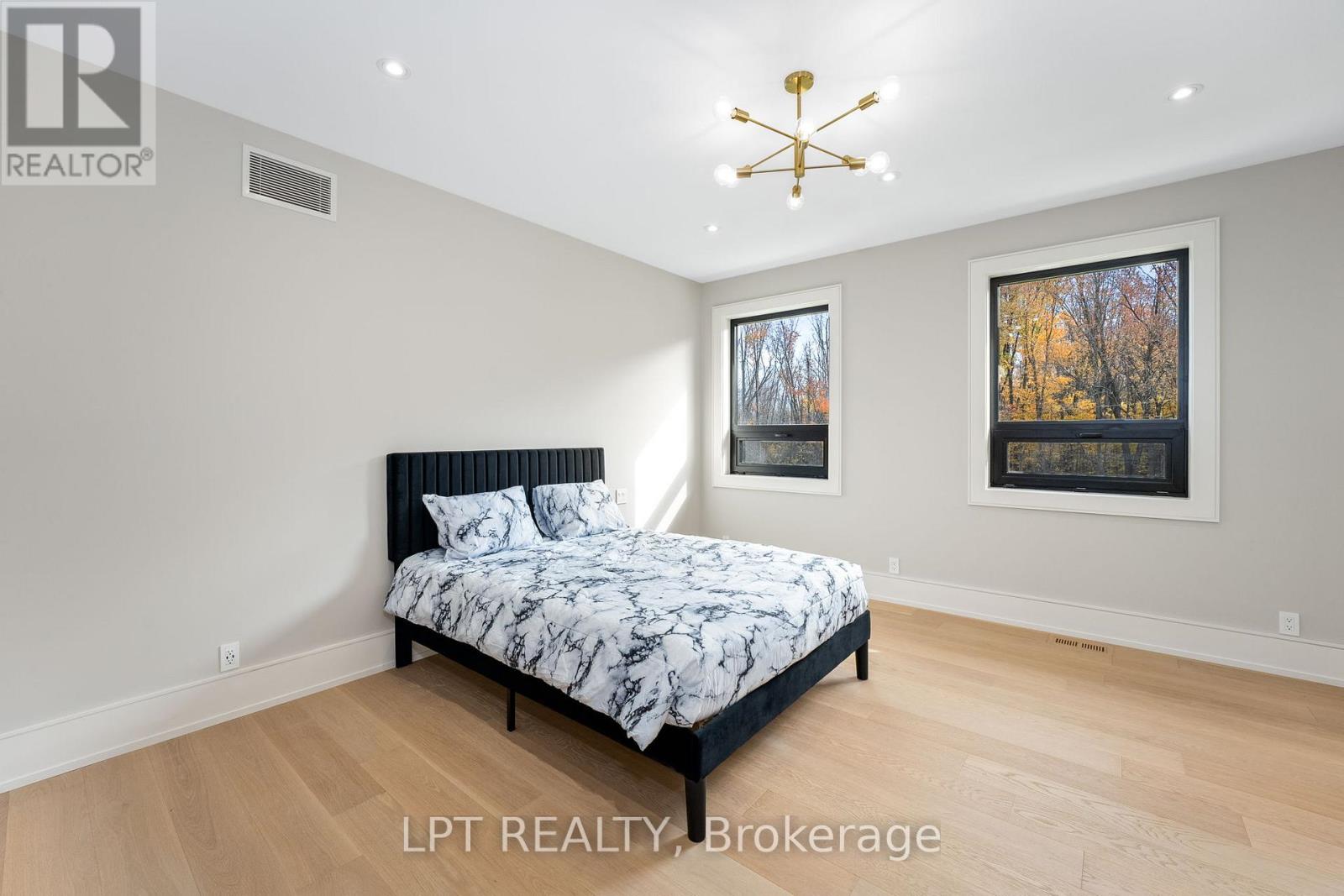 98 Mcrae Beach Road S, Georgina, Ontario  L0E 1N0 - Photo 35 - N12479928