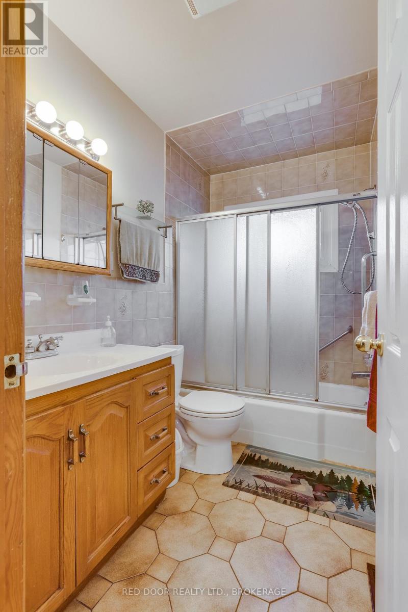 234 Manitoulin Drive, London East, Ontario  N5W 1M7 - Photo 13 - X12885710