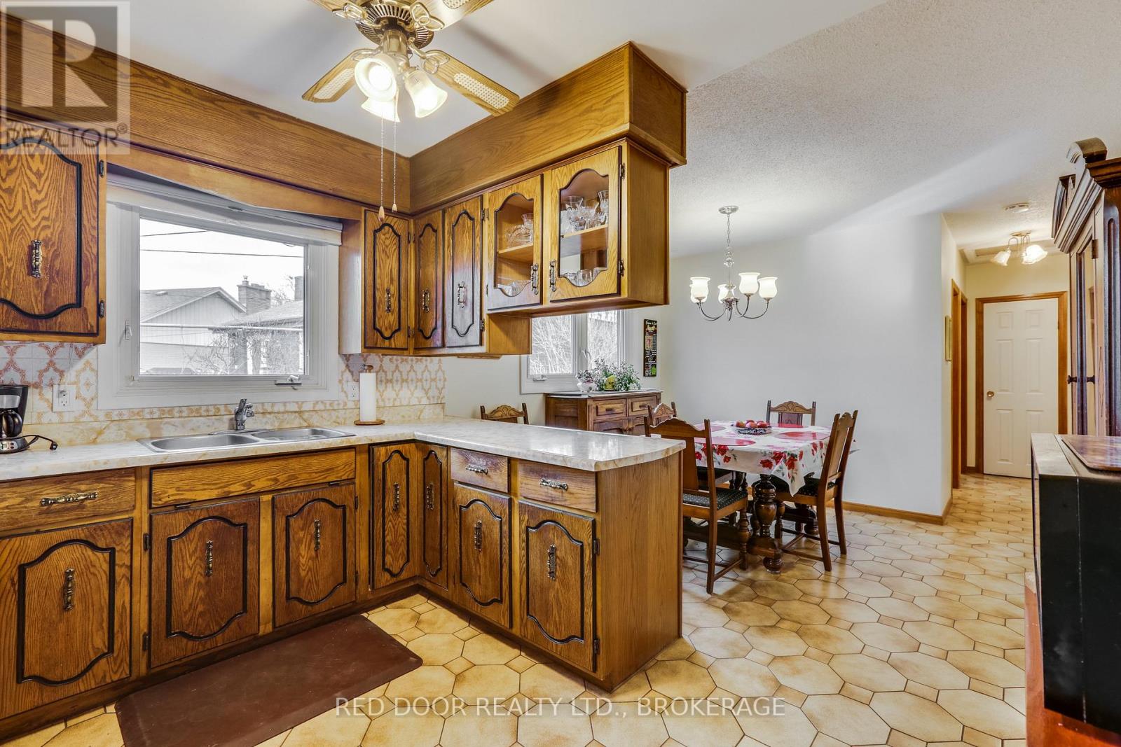 234 Manitoulin Drive, London East, Ontario  N5W 1M7 - Photo 8 - X12885710