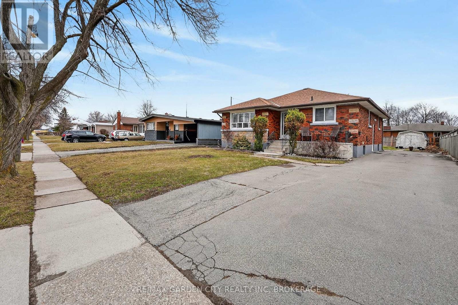 98 GOLDEN BOULEVARD E, welland (lincoln/crowland), Ontario