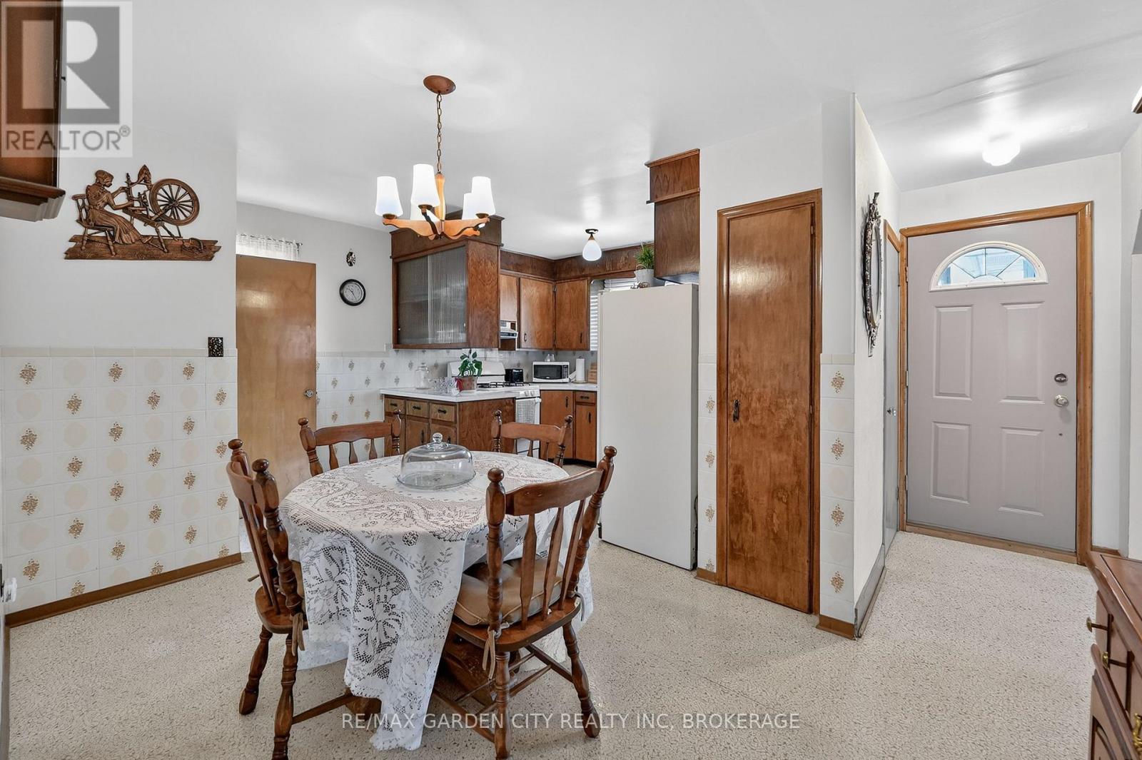 98 Golden Boulevard E, Welland, Ontario  L3B 1H7 - Photo 11 - X12885652