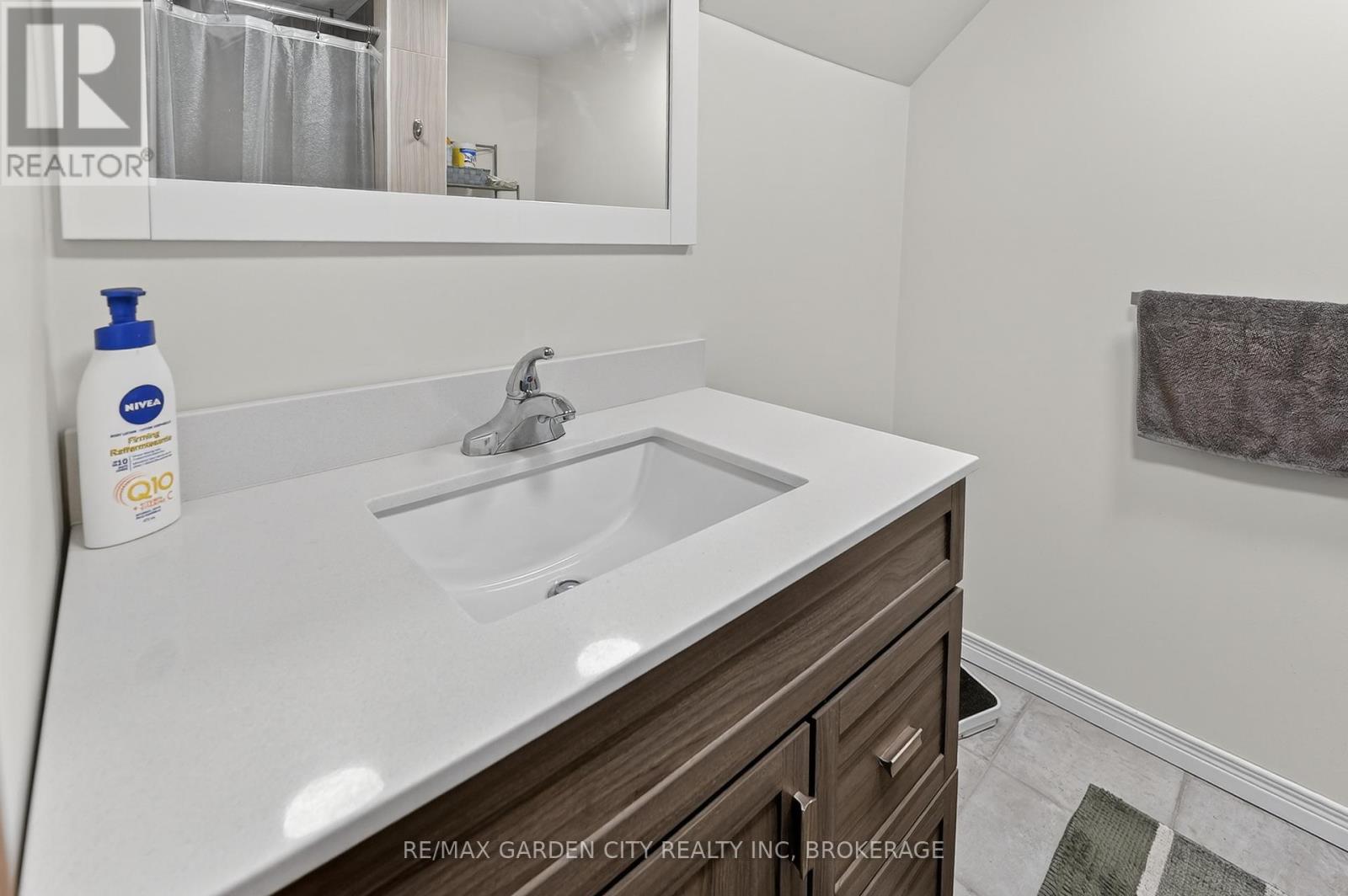 98 Golden Boulevard E, Welland, Ontario  L3B 1H7 - Photo 29 - X12885652