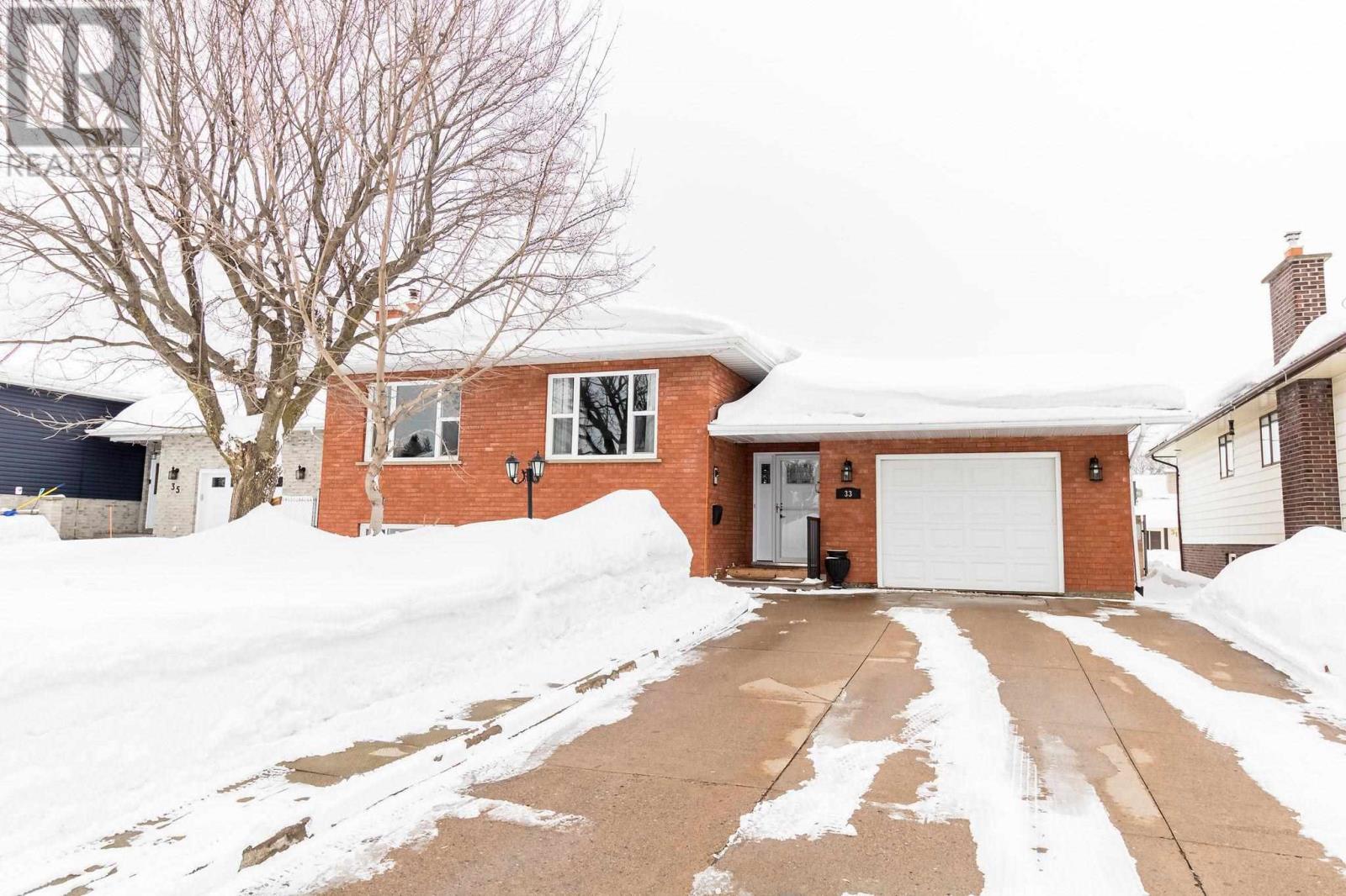 33 Parker Ave, Sault Ste. Marie, Ontario  P6B 1G6 - Photo 2 - SM260316