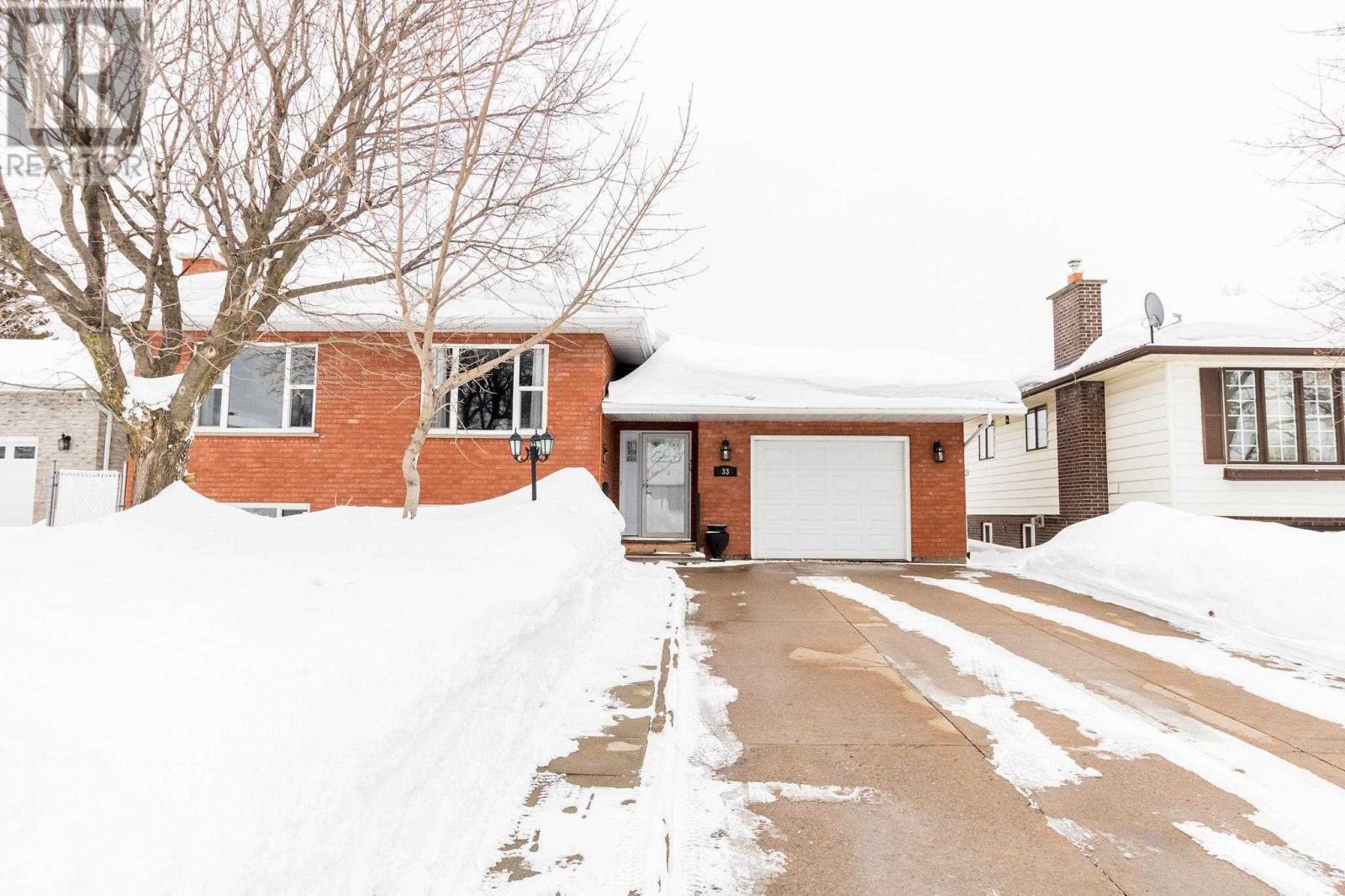 33 Parker Ave, Sault Ste. Marie, Ontario  P6B 1G6 - Photo 3 - SM260316