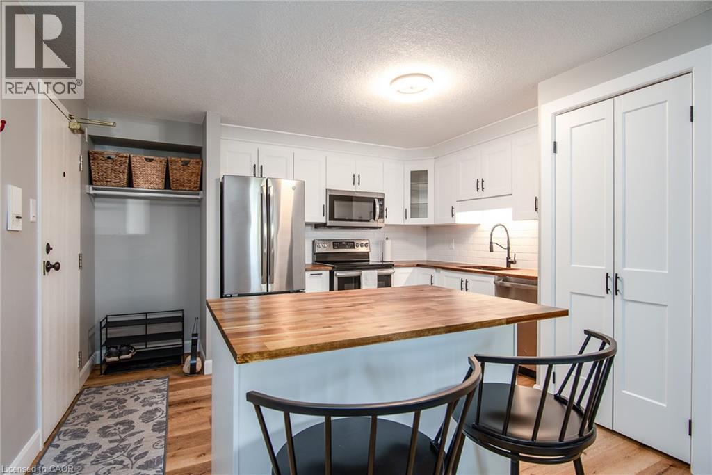 339 Northlake Drive Unit# 1, Waterloo, Ontario  N2V 1Z1 - Photo 3 - 40812074