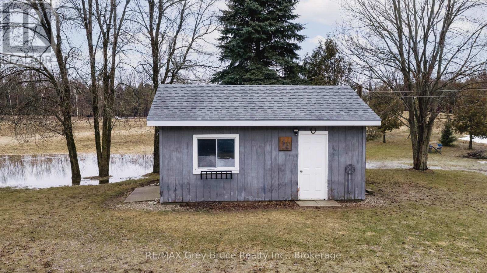 112 Mary Avenue, Georgian Bluffs, Ontario  N4K 5N5 - Photo 2 - X12885680