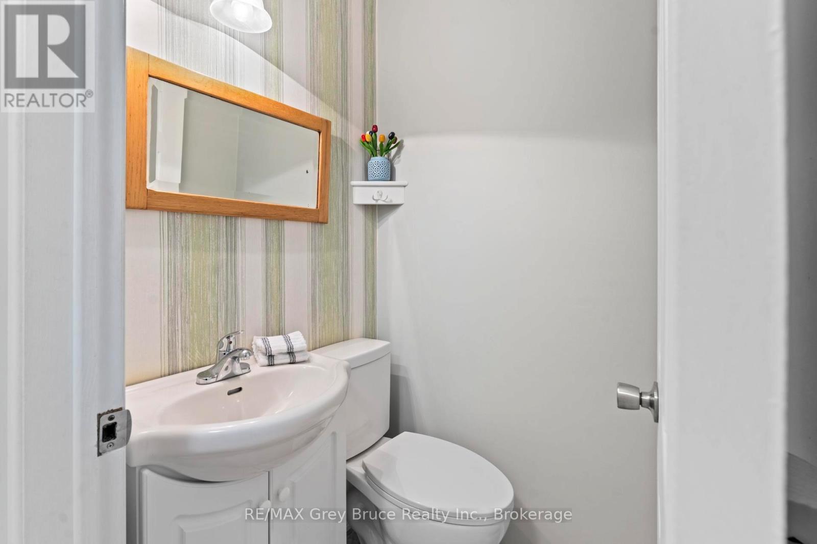 112 Mary Avenue, Georgian Bluffs, Ontario  N4K 5N5 - Photo 25 - X12885680