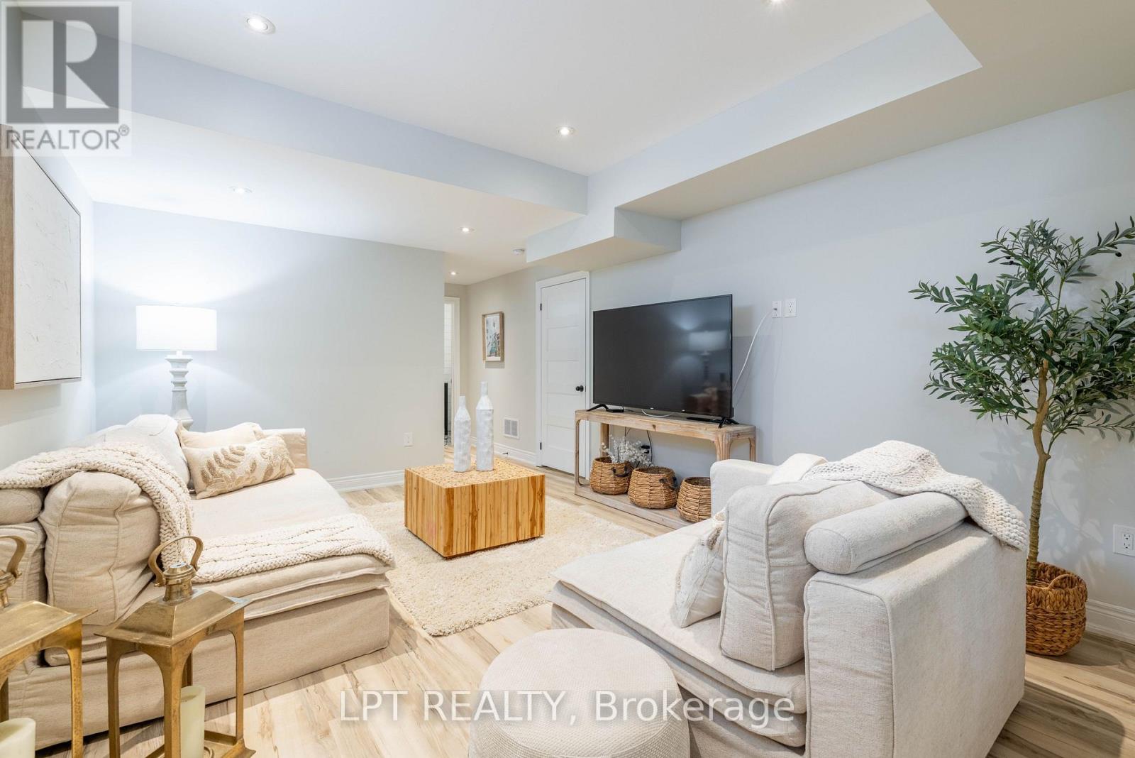 258 Andrew Street, Newmarket, Ontario  L3Y 1H2 - Photo 38 - N12885692