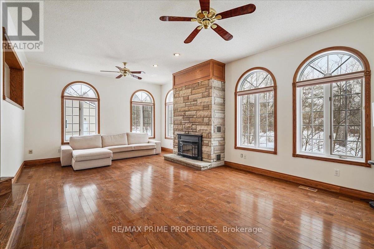 3016 Cole Road, East Gwillimbury, Ontario  L0G 1R0 - Photo 5 - N12885732