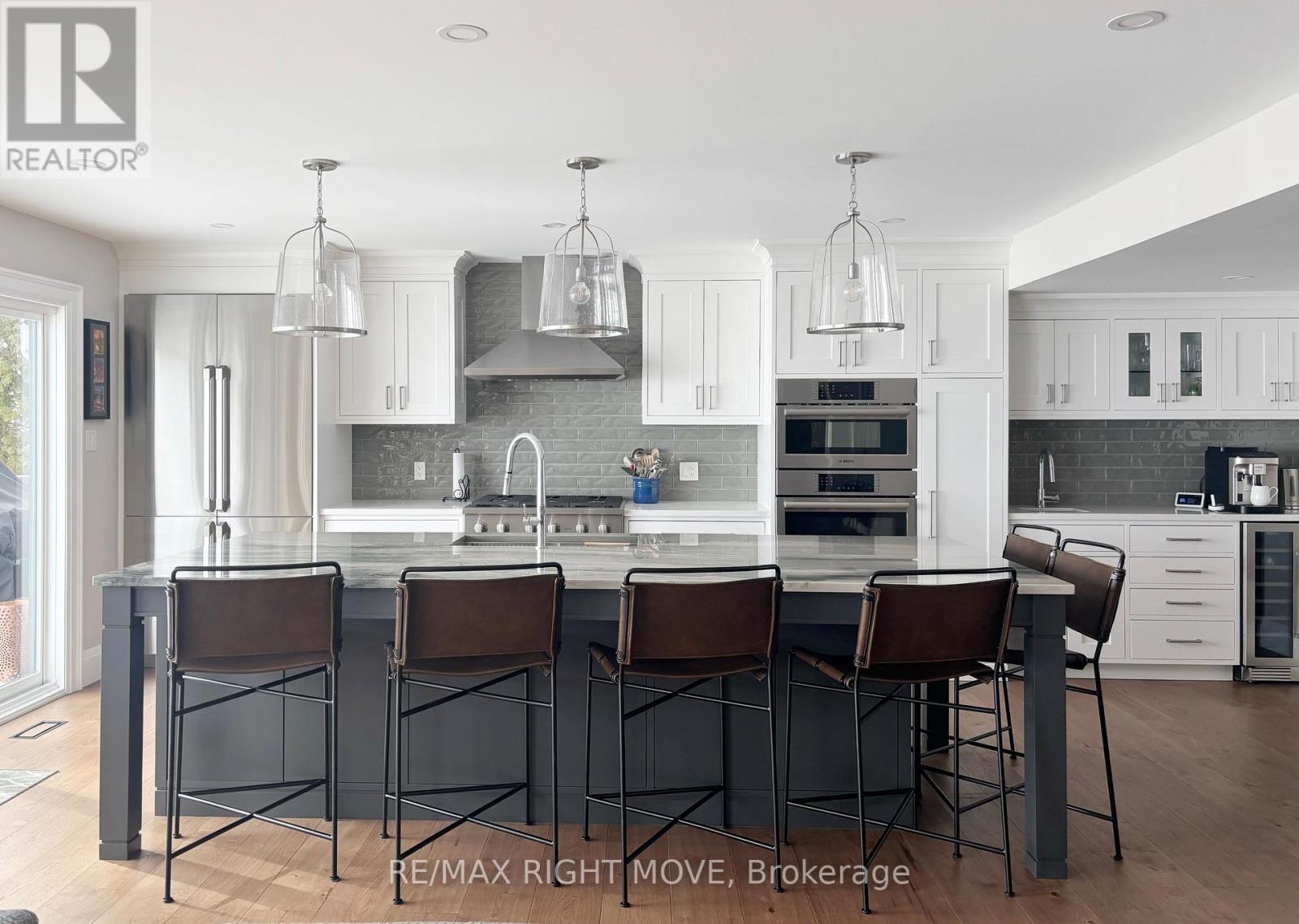 1189 Woodland Drive, Oro-Medonte, Ontario  L3V 0R8 - Photo 7 - S12885716