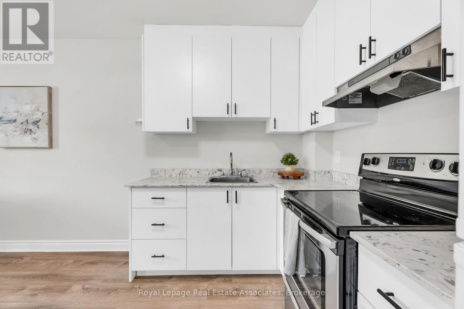 102 - 70 First Street, Orangeville, Ontario L9W 2E5 - Photo 13 - W12885704