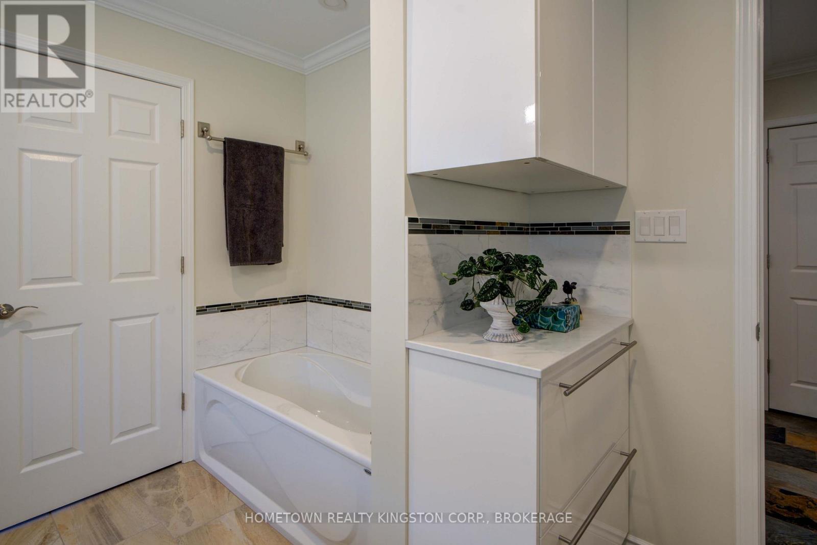 59 Abbey Dawn Drive, Loyalist, Ontario  K0H 1G0 - Photo 18 - X12876310