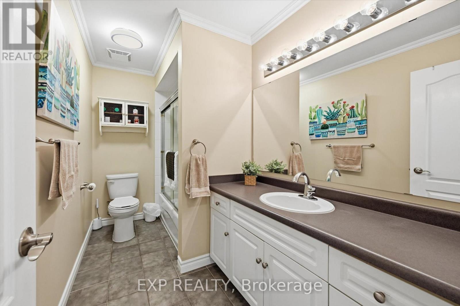 22 - 18 Cedar Street, Grimsby, Ontario  L3M 5M8 - Photo 28 - X12885686