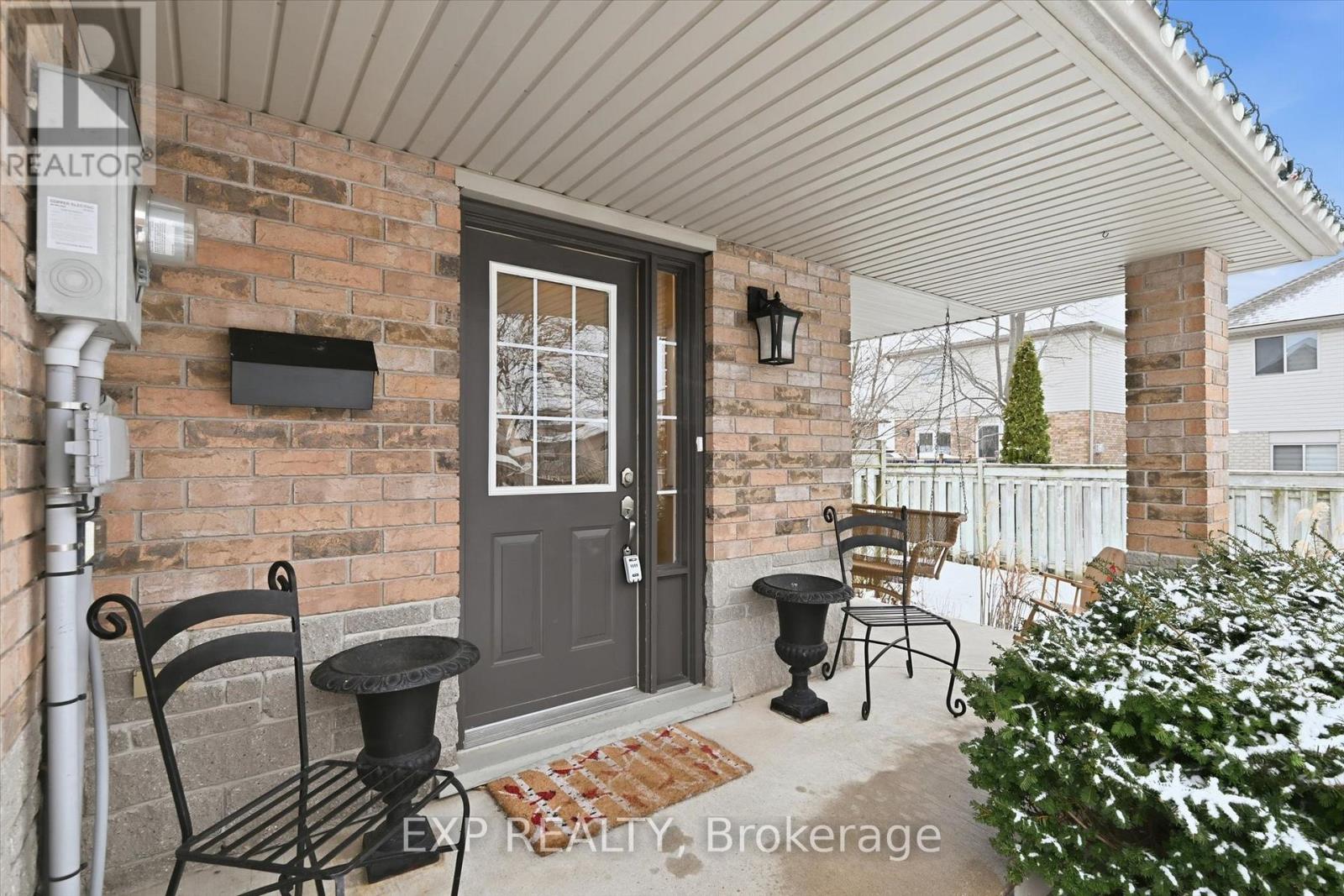 22 - 18 Cedar Street, Grimsby, Ontario  L3M 5M8 - Photo 3 - X12885686