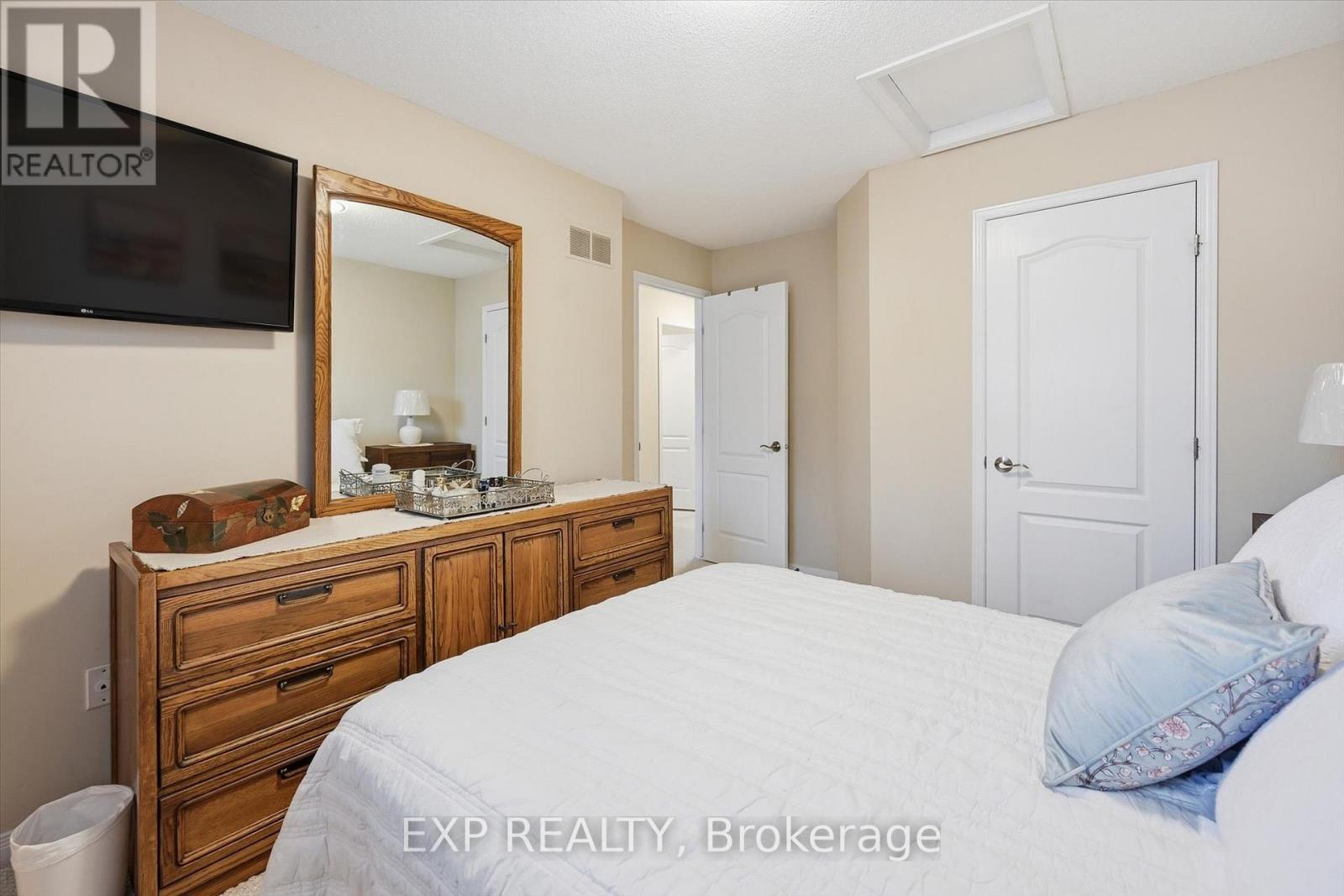 22 - 18 Cedar Street, Grimsby, Ontario  L3M 5M8 - Photo 31 - X12885686