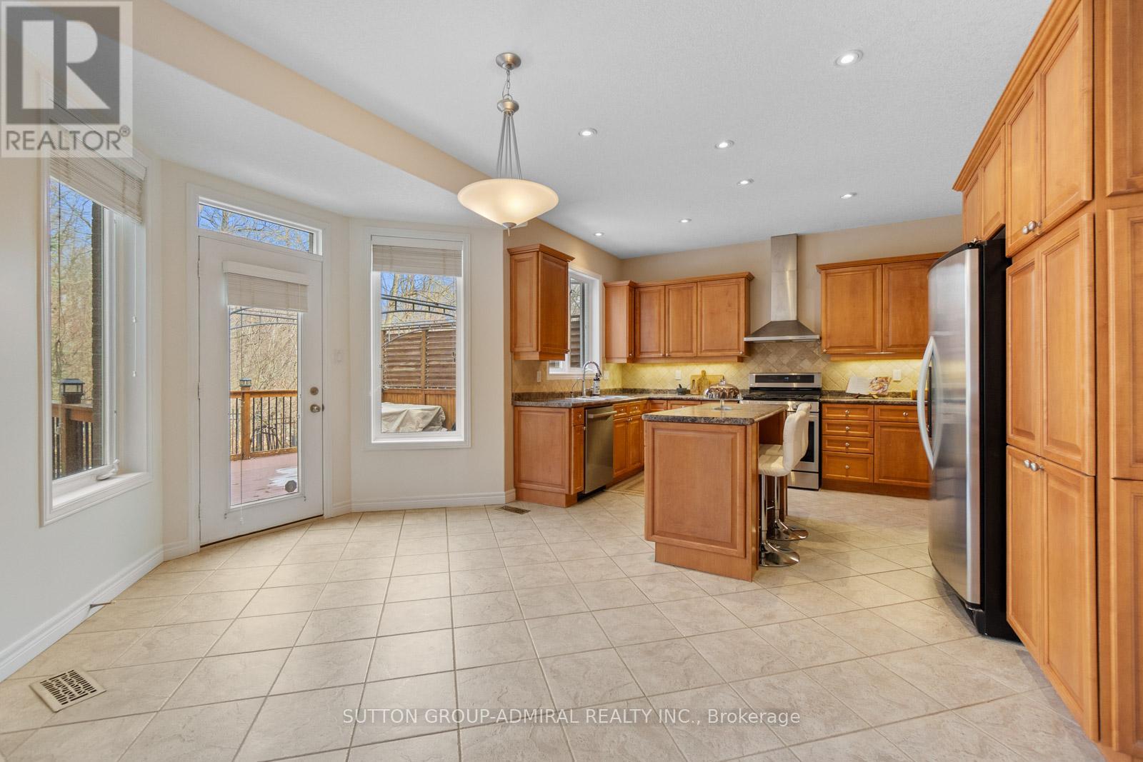 303 Winterburg Court, Waterloo, Ontario  N2V 2S8 - Photo 14 - X12885708