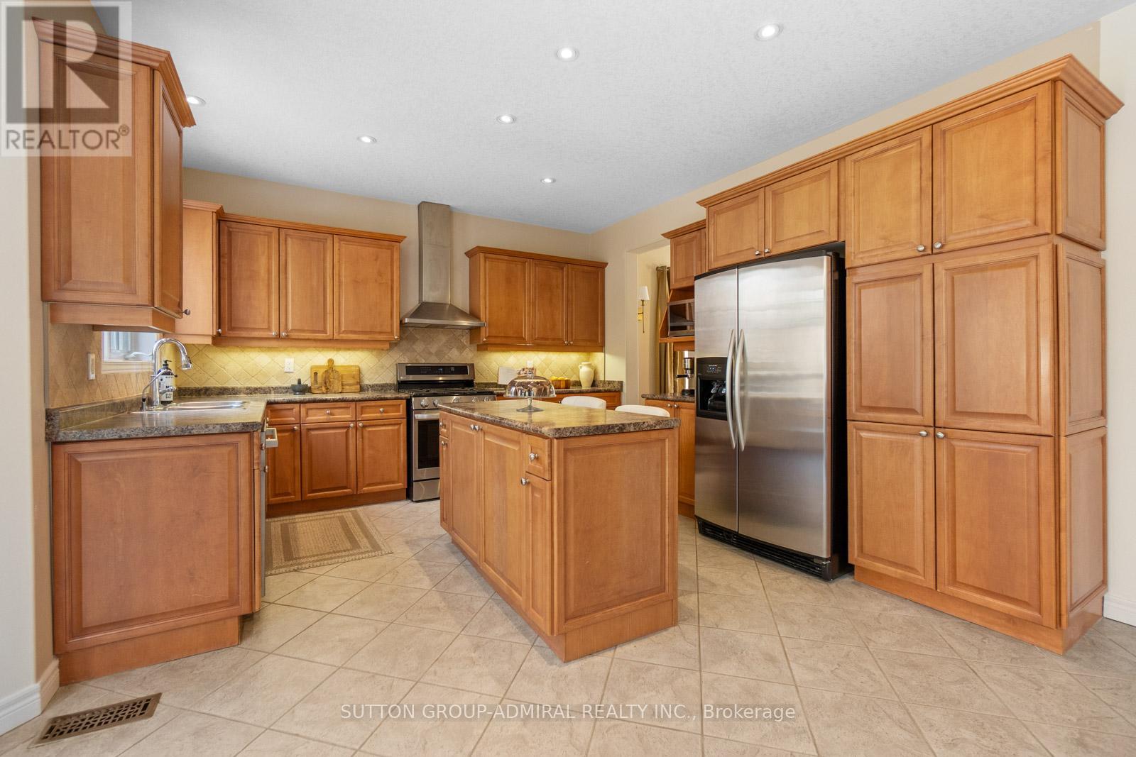 303 Winterburg Court, Waterloo, Ontario  N2V 2S8 - Photo 15 - X12885708