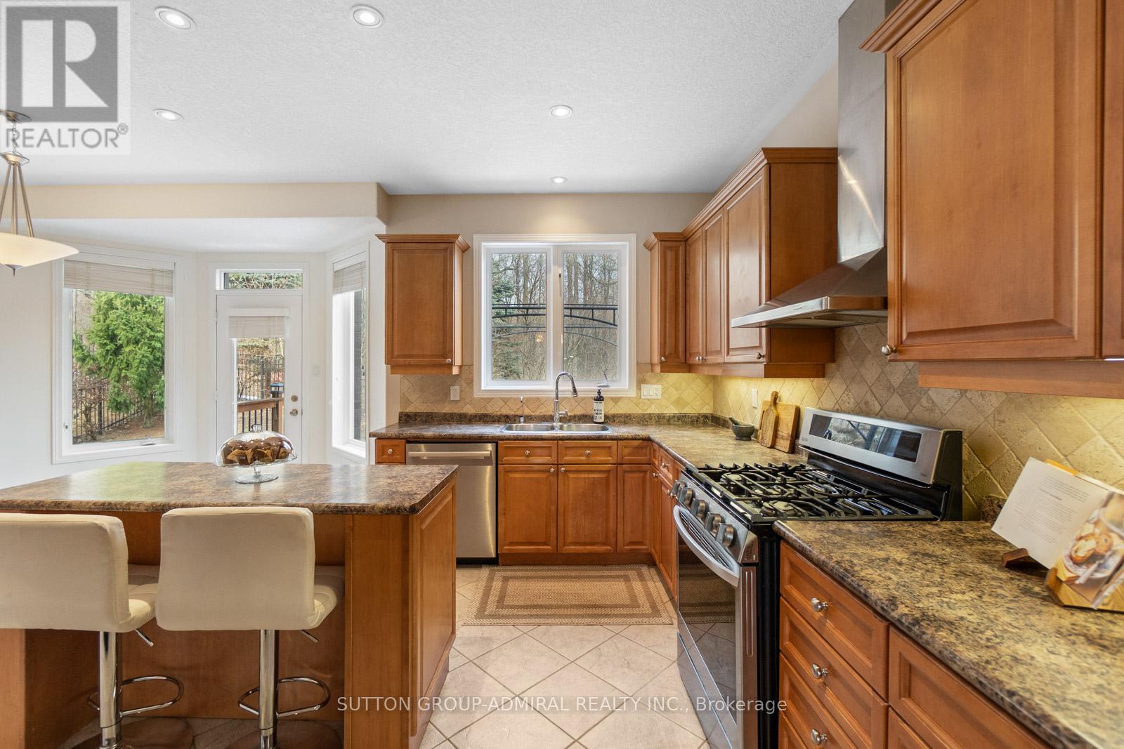 303 Winterburg Court, Waterloo, Ontario  N2V 2S8 - Photo 18 - X12885708