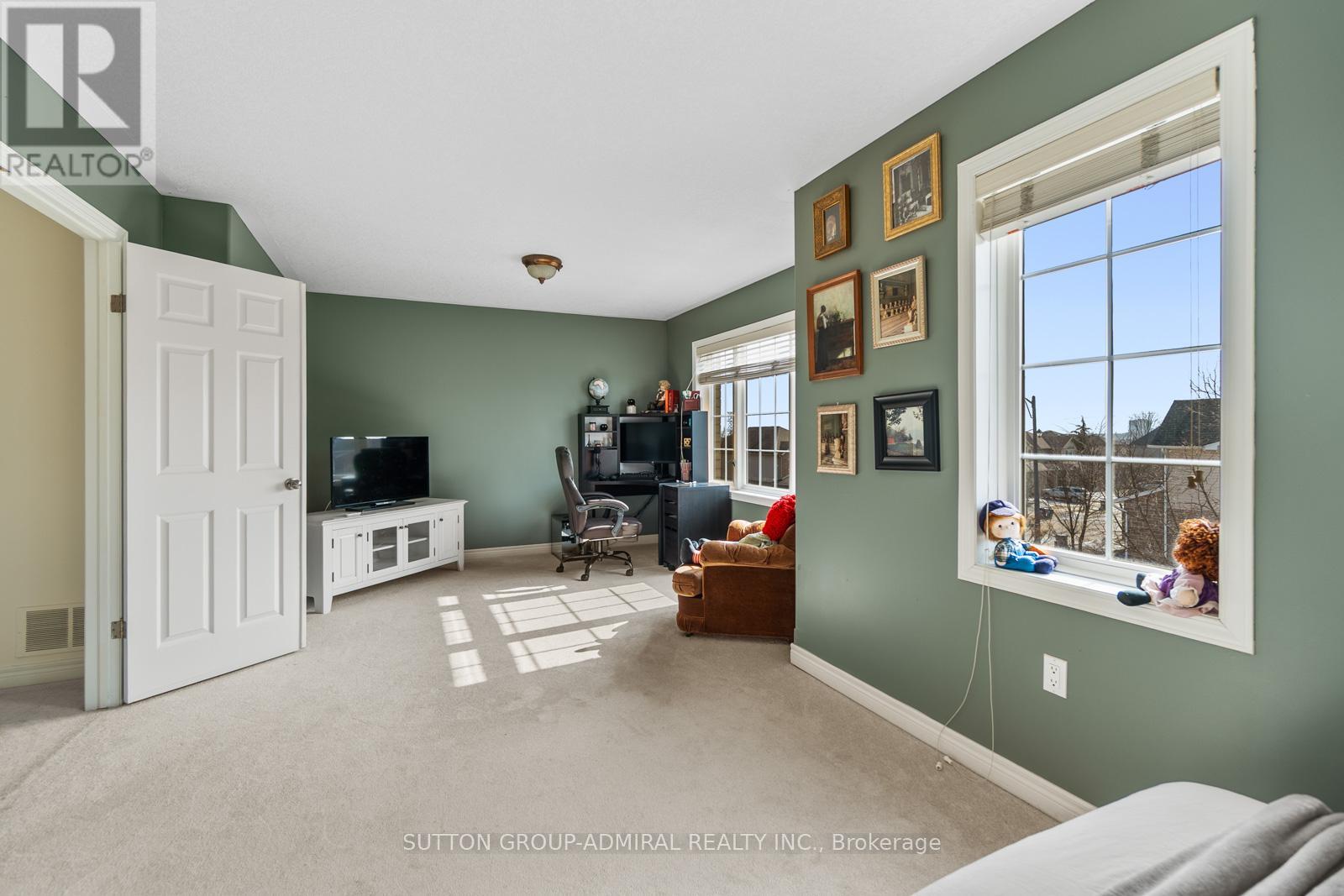 303 Winterburg Court, Waterloo, Ontario  N2V 2S8 - Photo 30 - X12885708