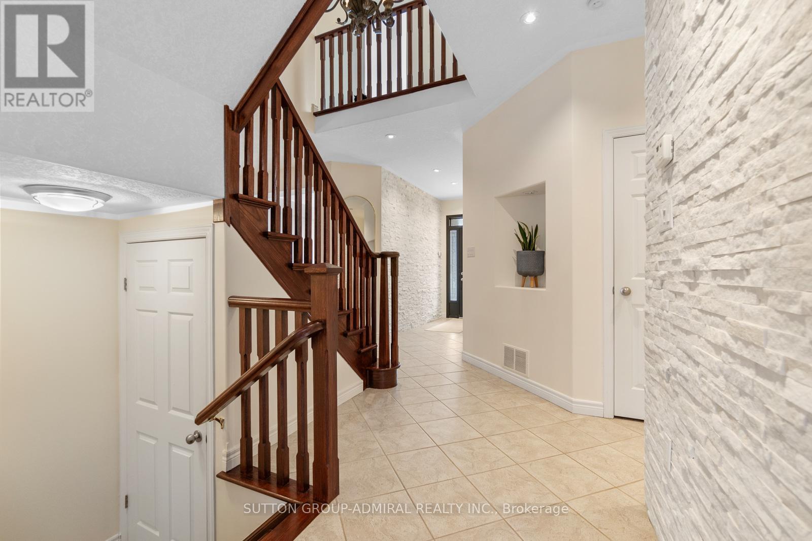 303 Winterburg Court, Waterloo, Ontario  N2V 2S8 - Photo 8 - X12885708